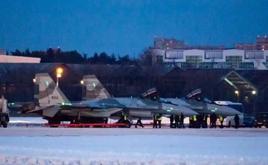 Российский истребитель Су-35 в камуфляже ВВС Ирана.