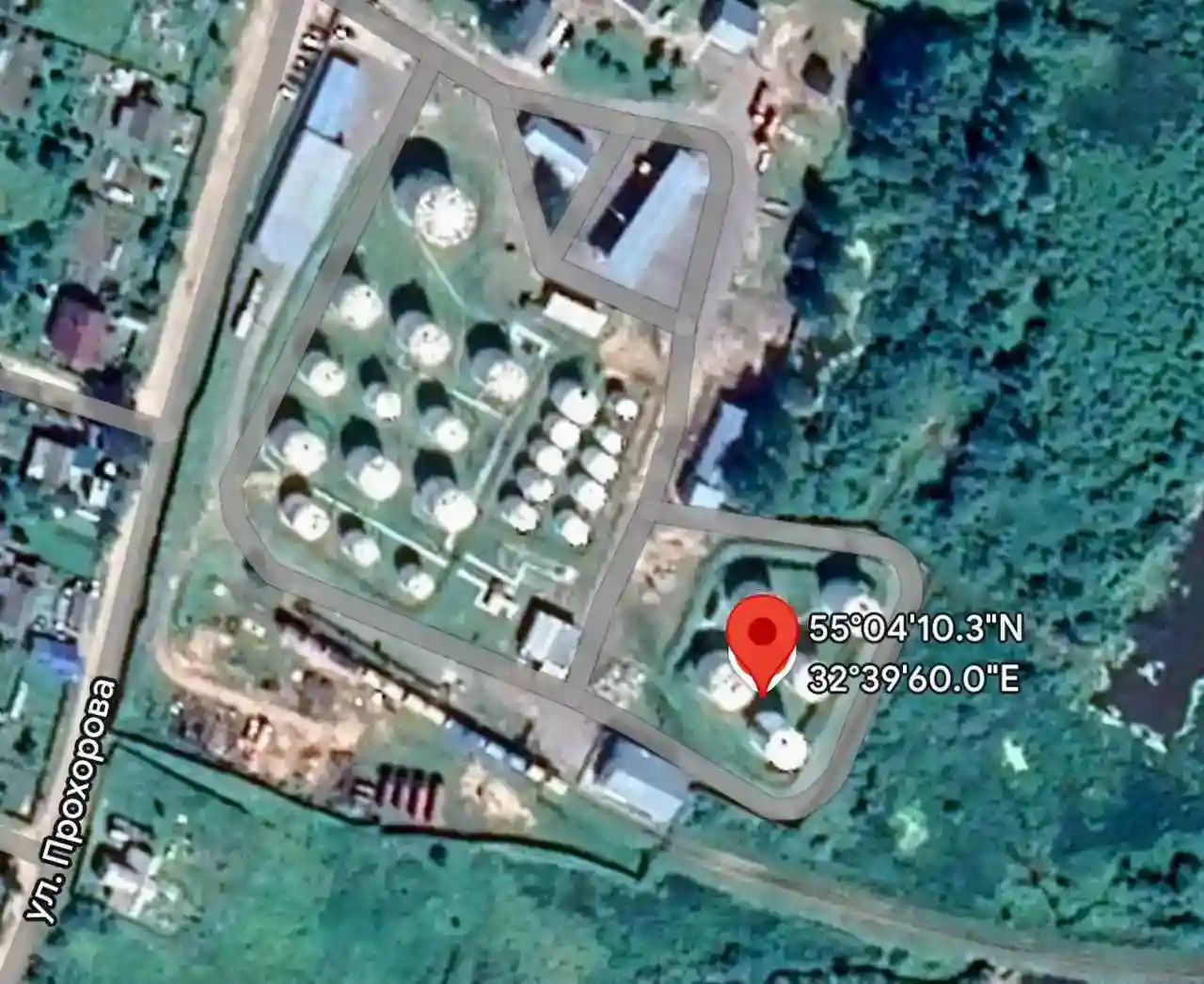 Горит НПЗ в районе сел Раздорово