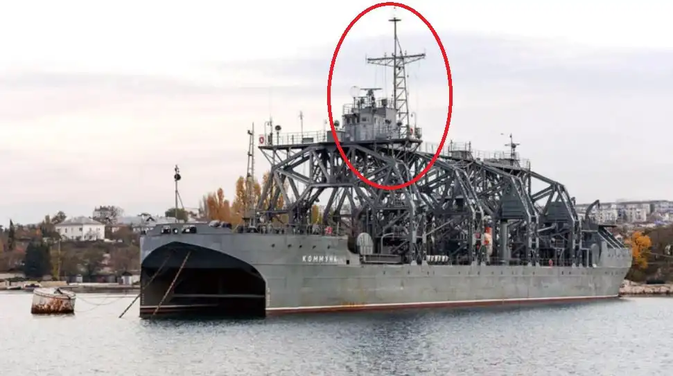 Удар по спасательному судну "Коммуна"