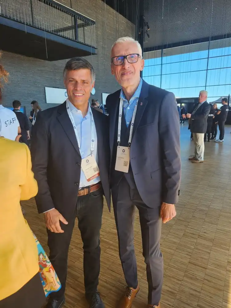 Не могу назвать Леопольдо другом