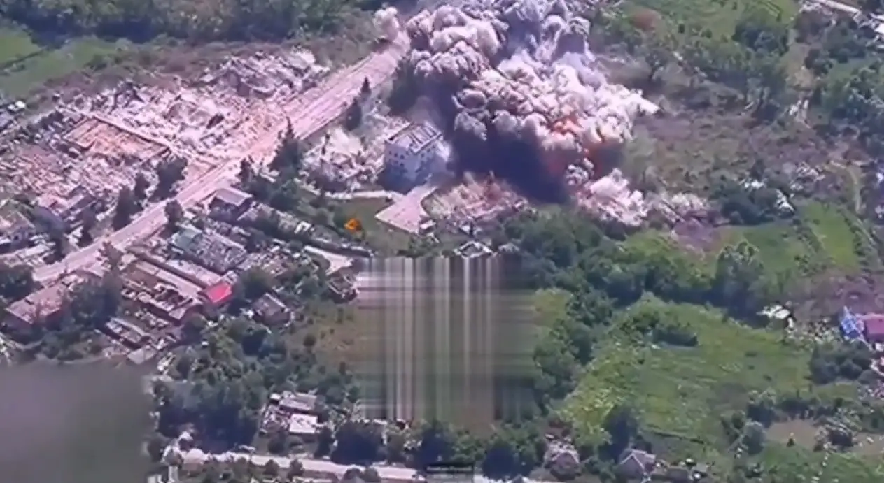 Первое в истории применение планирующей трёхтонной бомбы