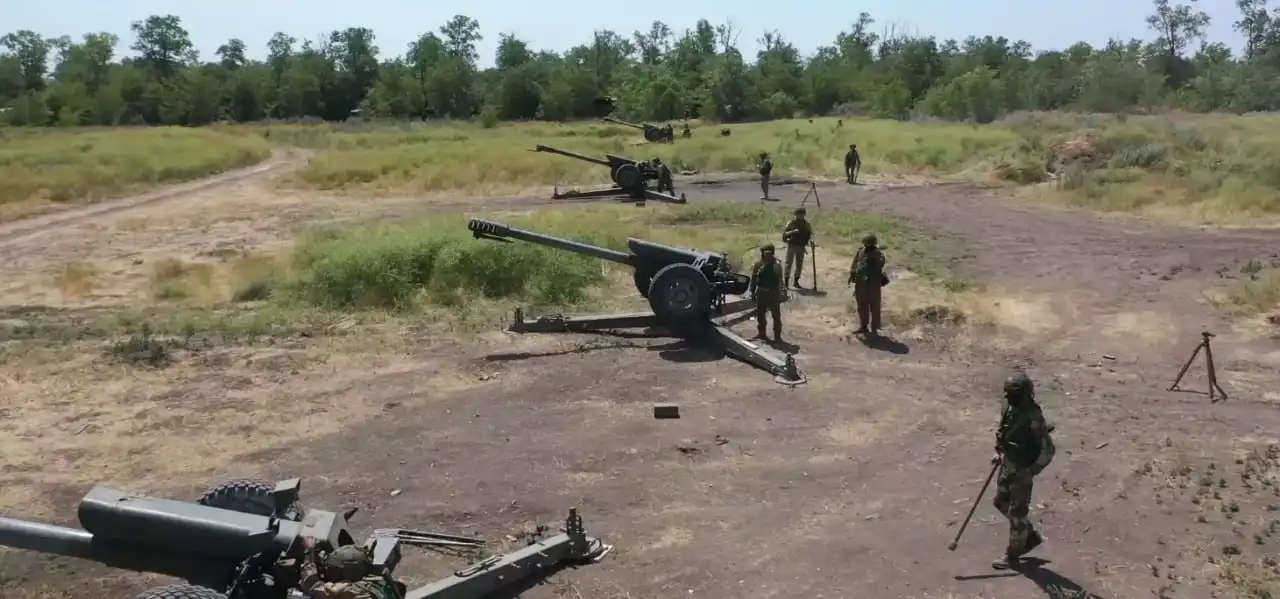 122-мм гаубицами Д-30 первой серии