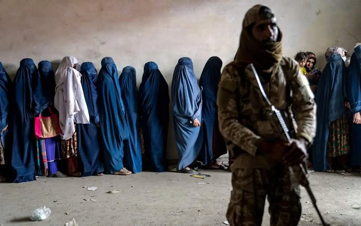 Талибан лишает женщин голоса
