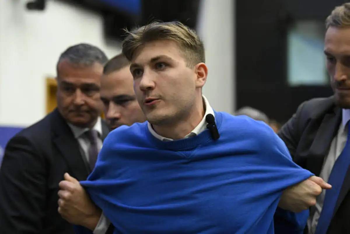 Почем ты продал Венгрию путину?