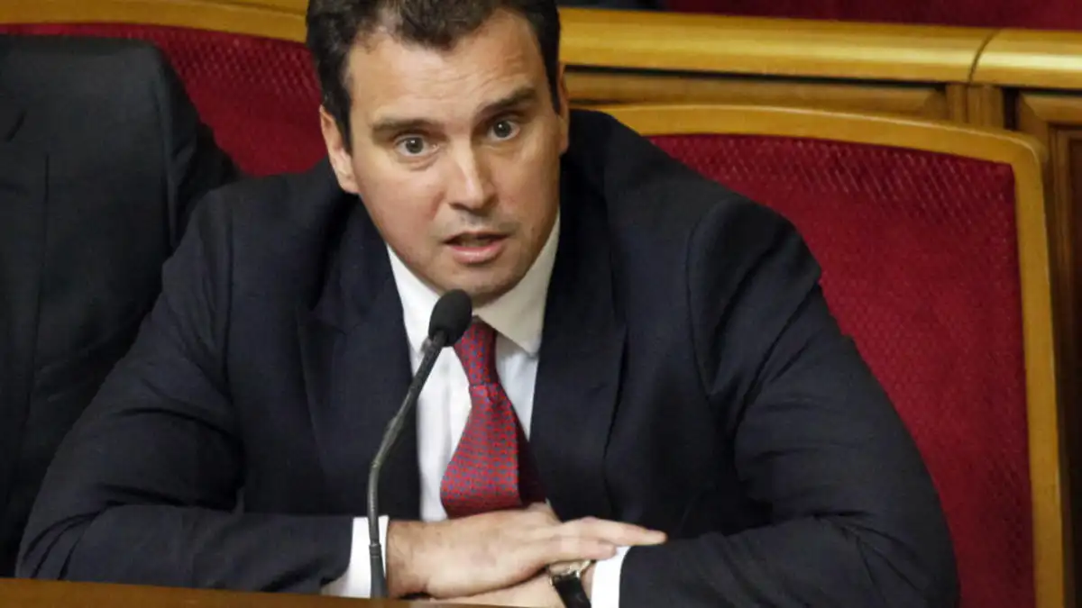 ПРО ОТСТАВКУ АЙВАРАСА ИЛИ КАК СМЕСТИТЬ АКЦЕНТЫ.