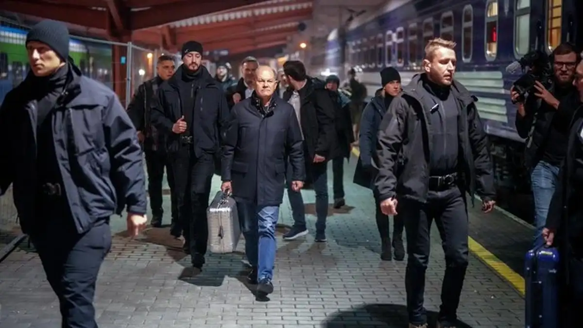 Нерешительная политика Шольца в Украине привела его к изоляции