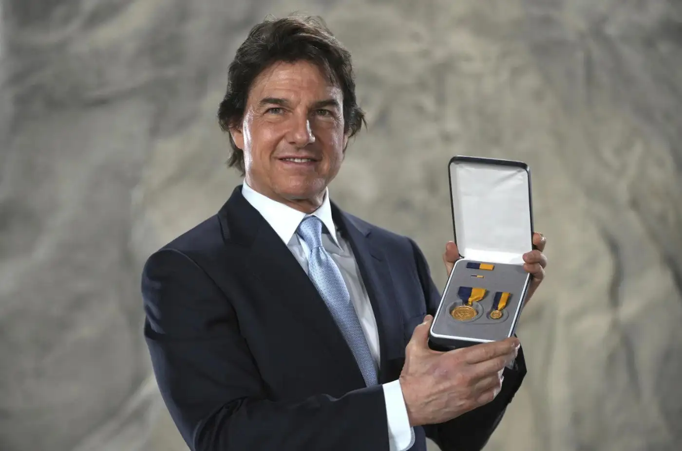 Актеру Тому Крузу вручили высшую гражданскую награду Военно-морских сил США