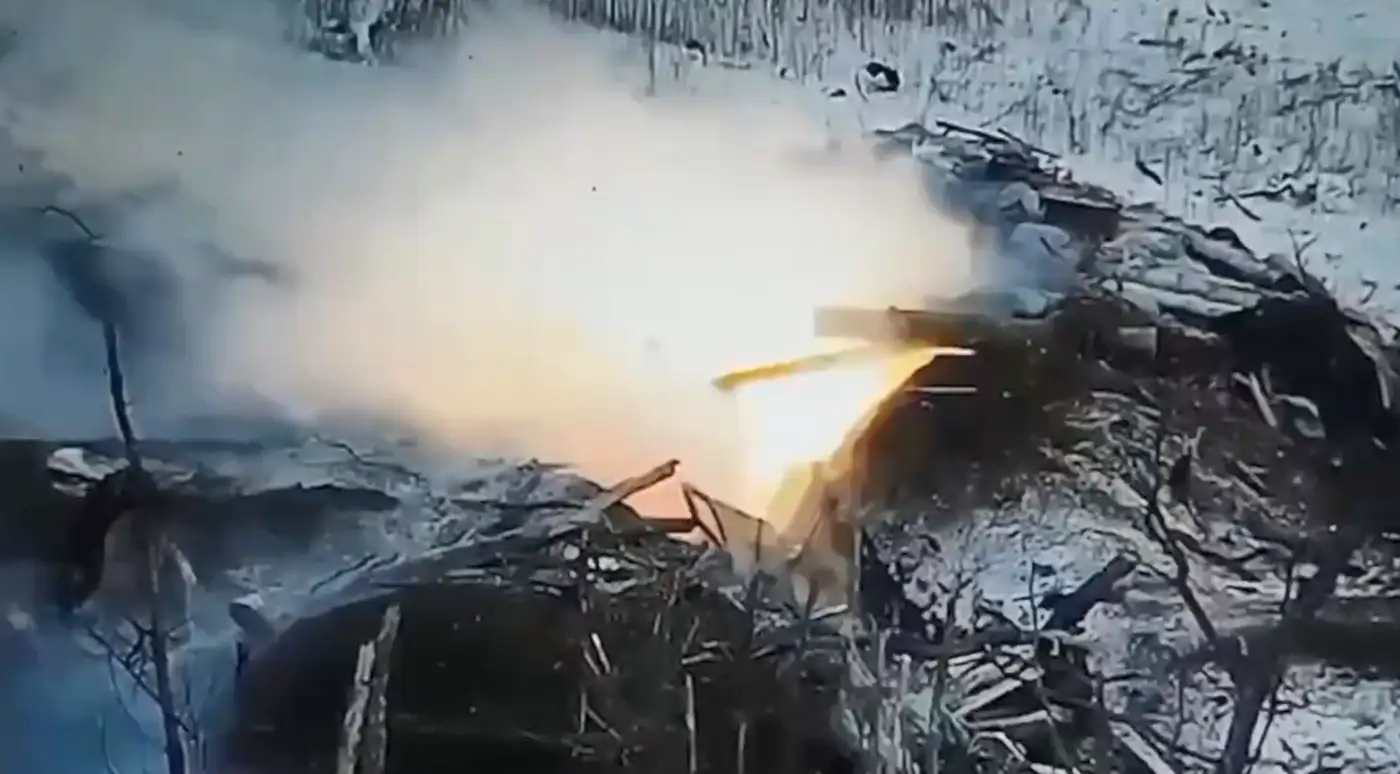 Выжигание блиндажа с российскими солдатами при помощи дрона с термитным зарядом