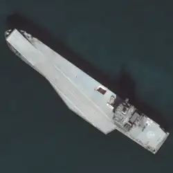 Иран переоборудовал контейнеровоз в авианосец