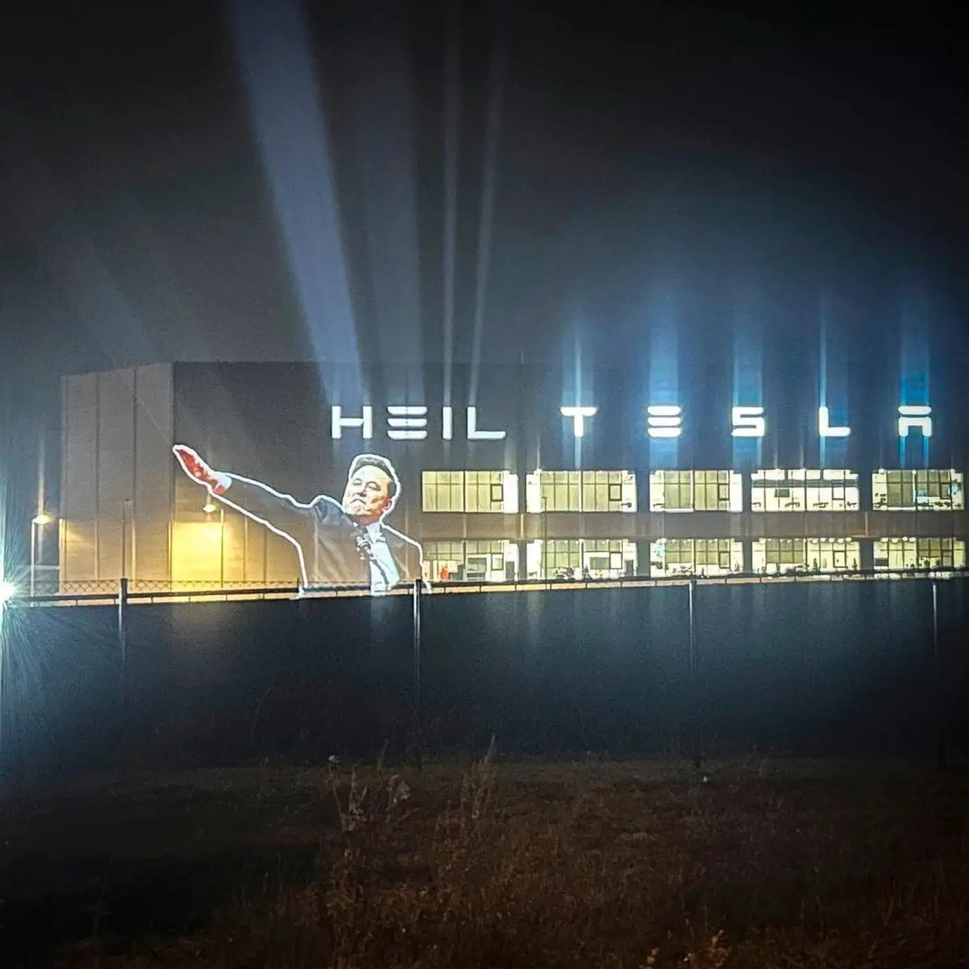 Хайль Тесла