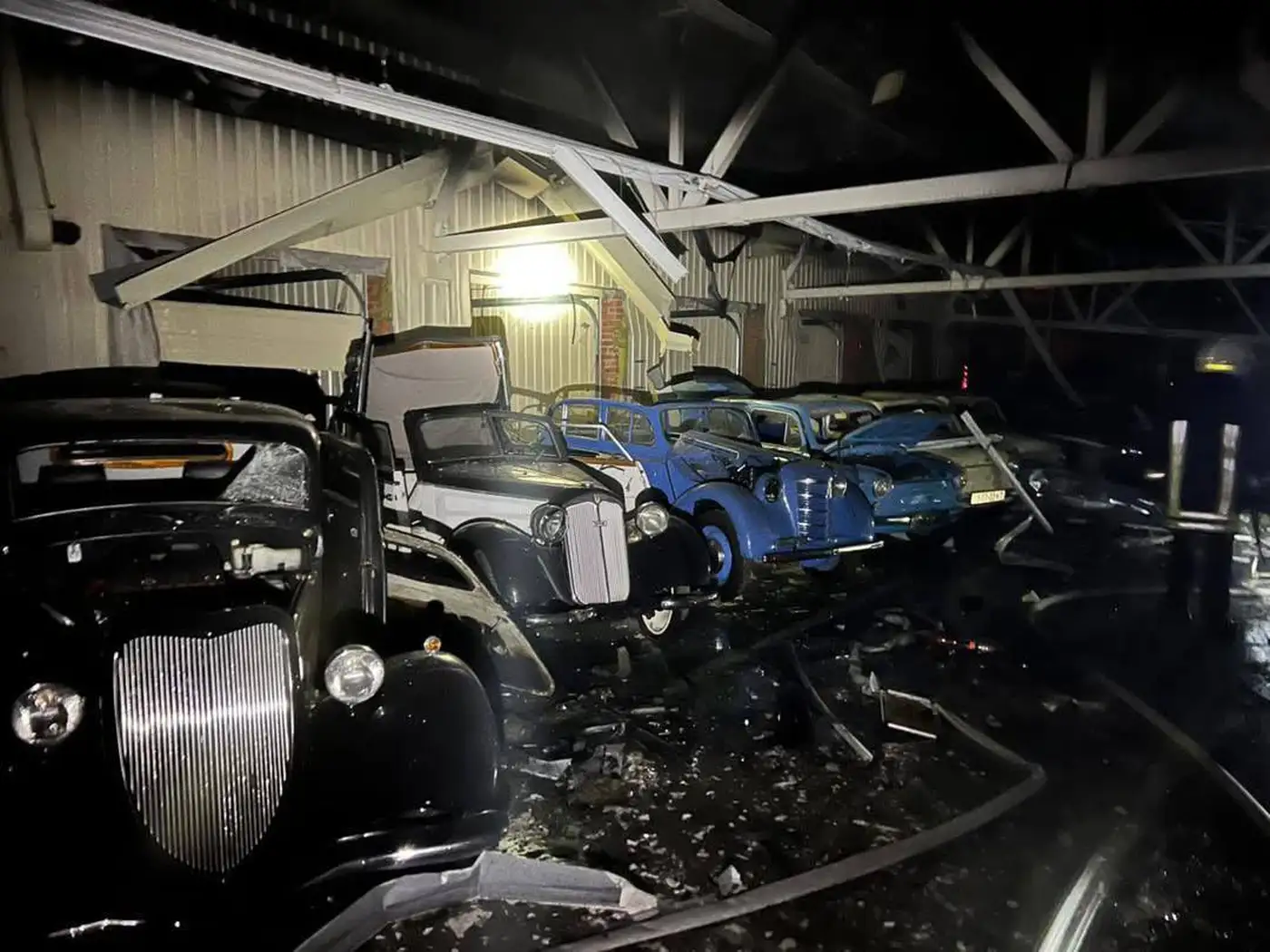 Путин уничтожил автоколлекцию Януковича: уникальные раритеты пострадали от обломков «Шахеда»