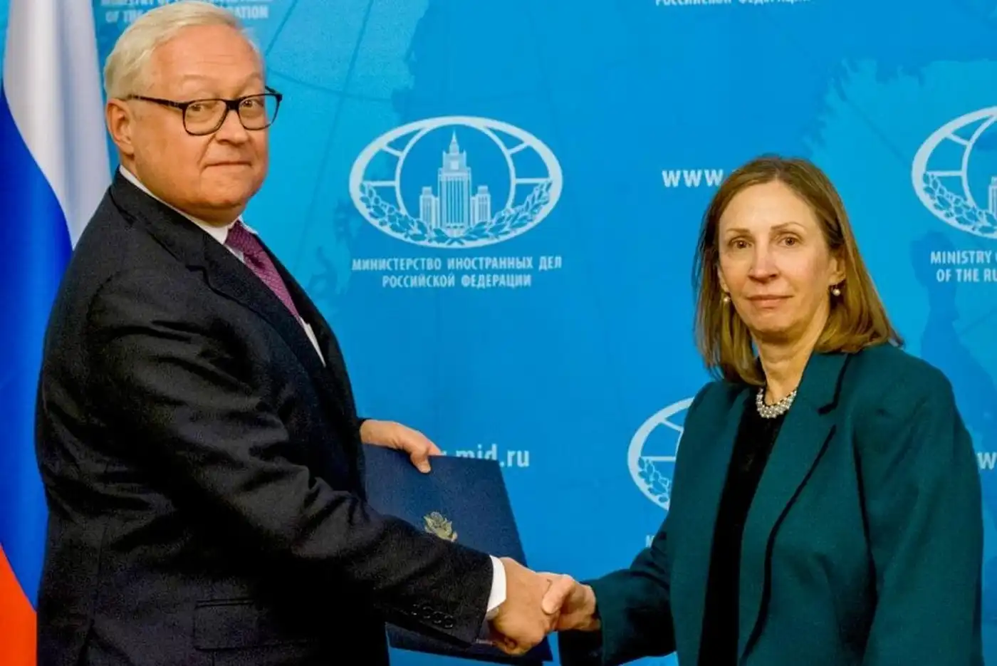 Контакты США и РФ: шаг к заморозке?