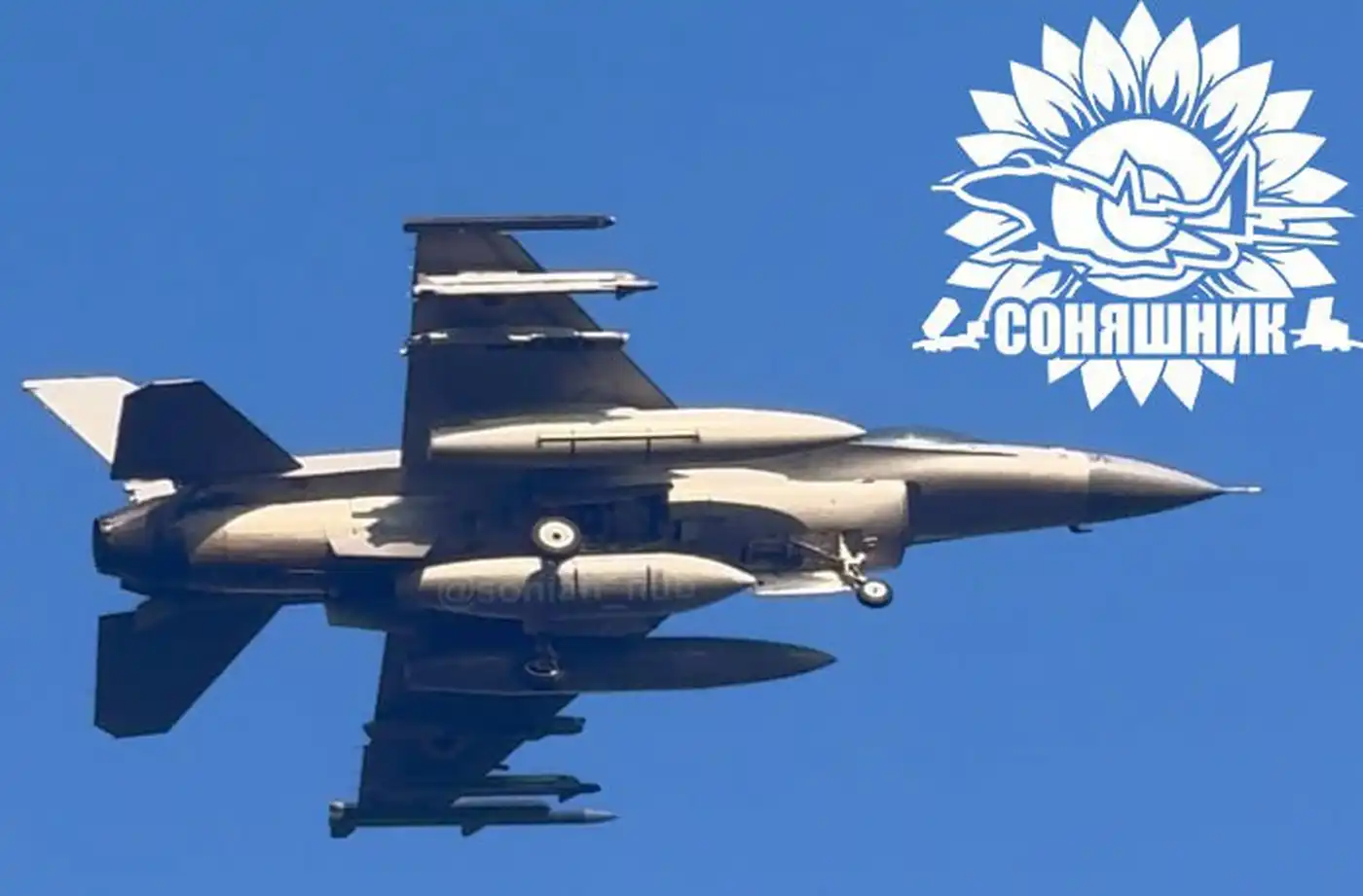 Украинский F-16 с AIM-120C