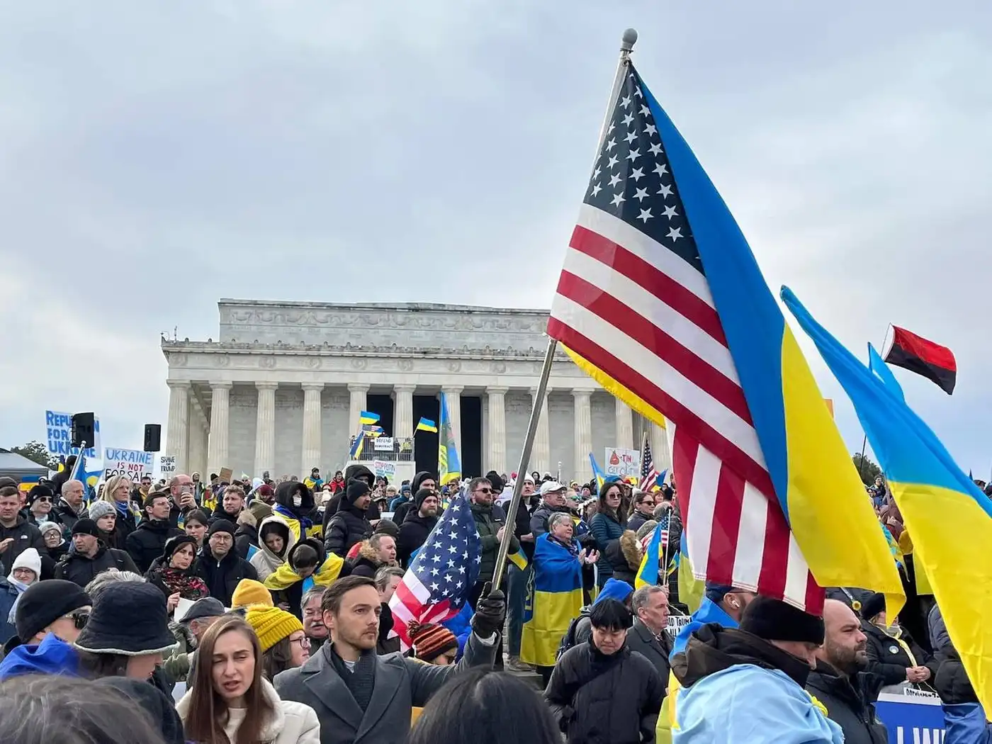 Ложные надежды: почему протесты и оппозиция не помешают Трампу