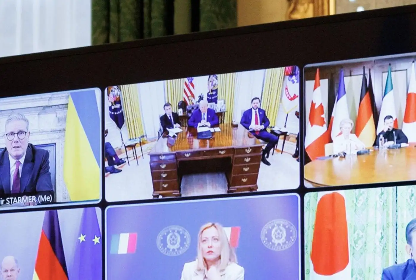 Унижение Макрона: визит в Белый дом превратился в спектакль Трампа