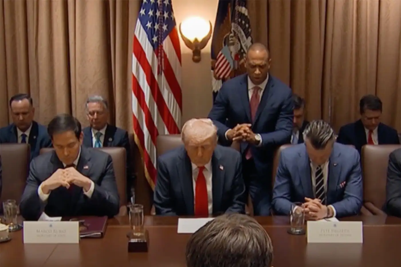 Первое заседание кабинета министров Трампа