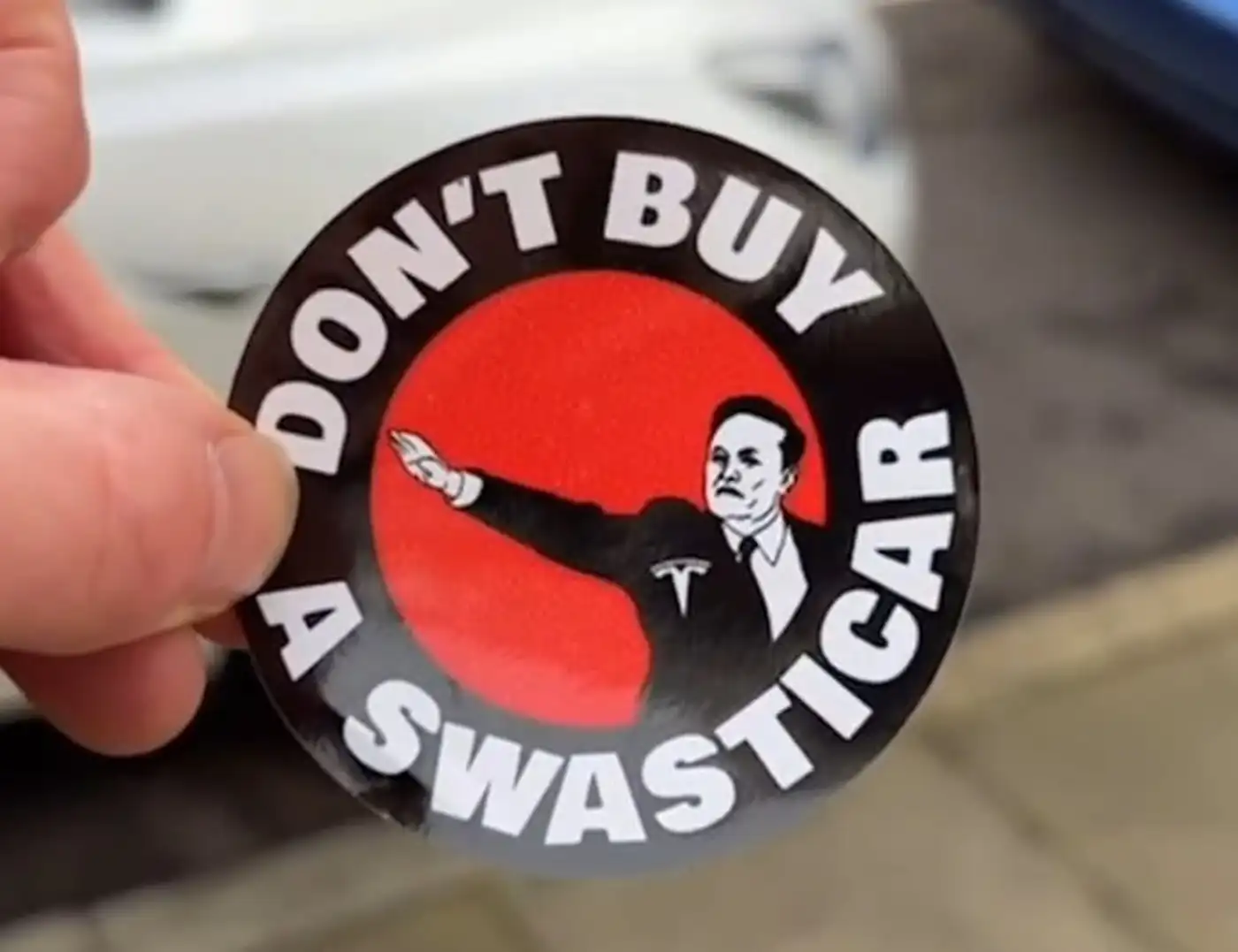 Трамп решил утешить Маска и пообещал купить «совершенно новую» Tesla