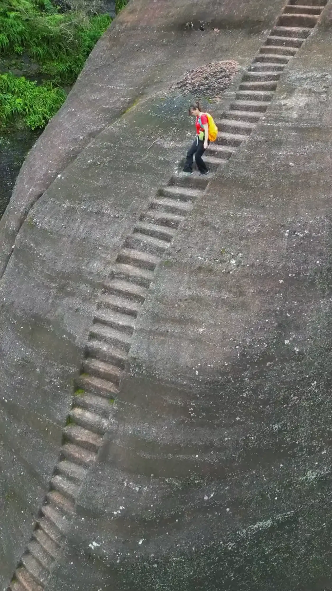 Экстрим на грани: лестницы в китайском геопарке Данься, от которых захватывает дух