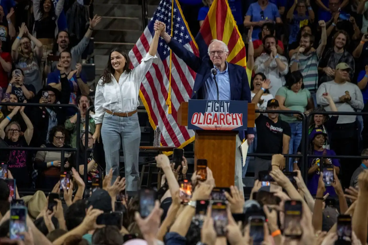 Демократы на дне, Трамп на троне