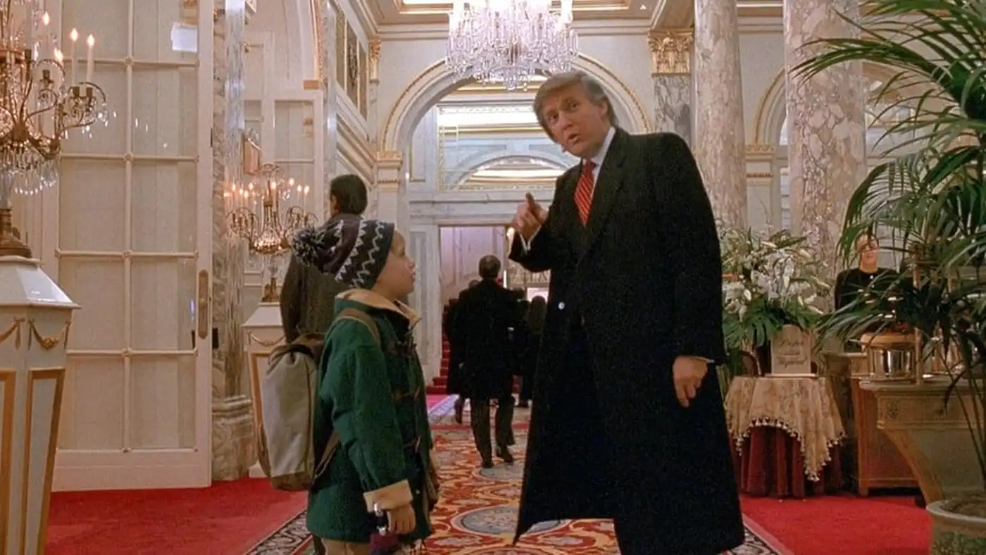 «Сцена-проклятие»: режиссёр "Один дома 2" хочет стереть Трампа из фильма