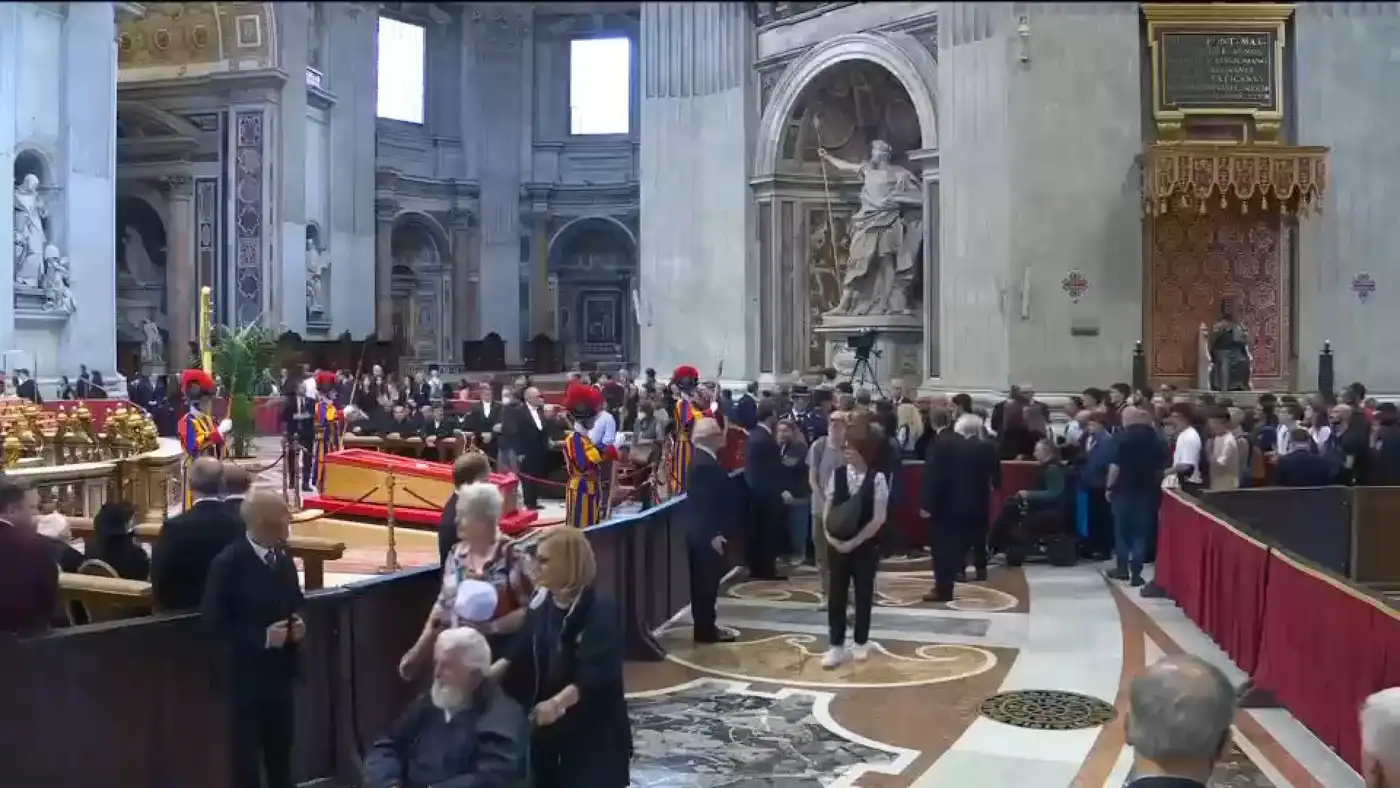 Церемония прощания с Папой. Рассадка