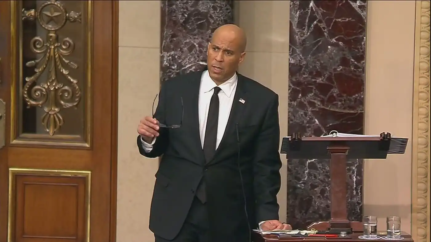 25 часов протеста: как Кори Букер устроил сенатский марафон против Трампа