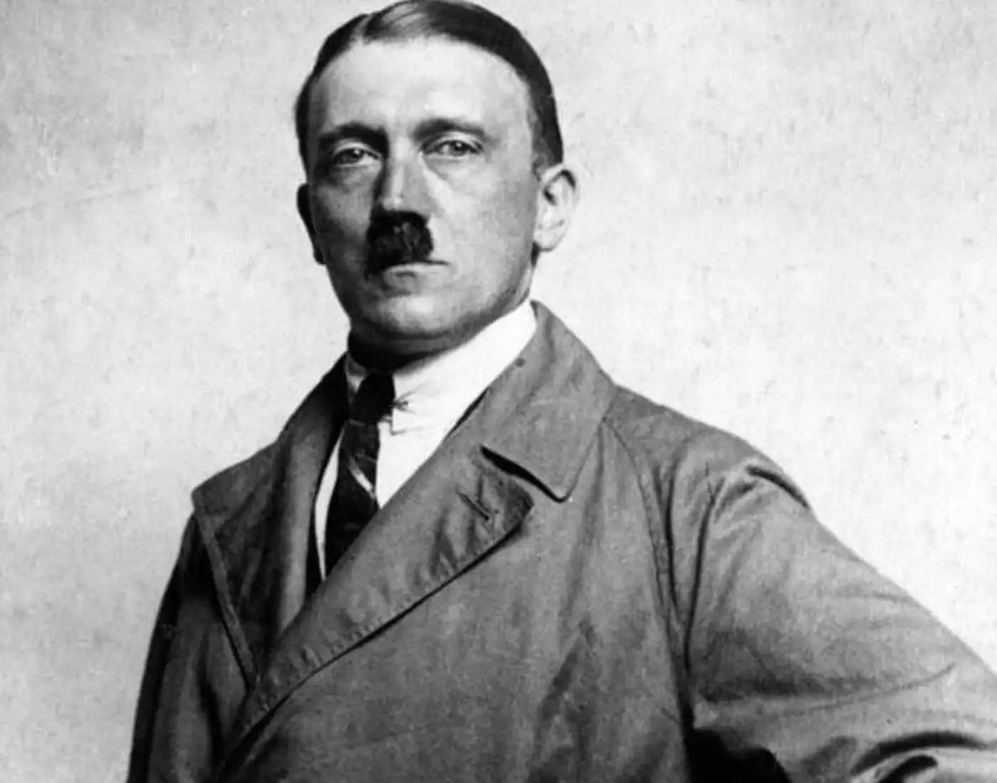 Охота на Призрак: 10 лет погони за Гитлером