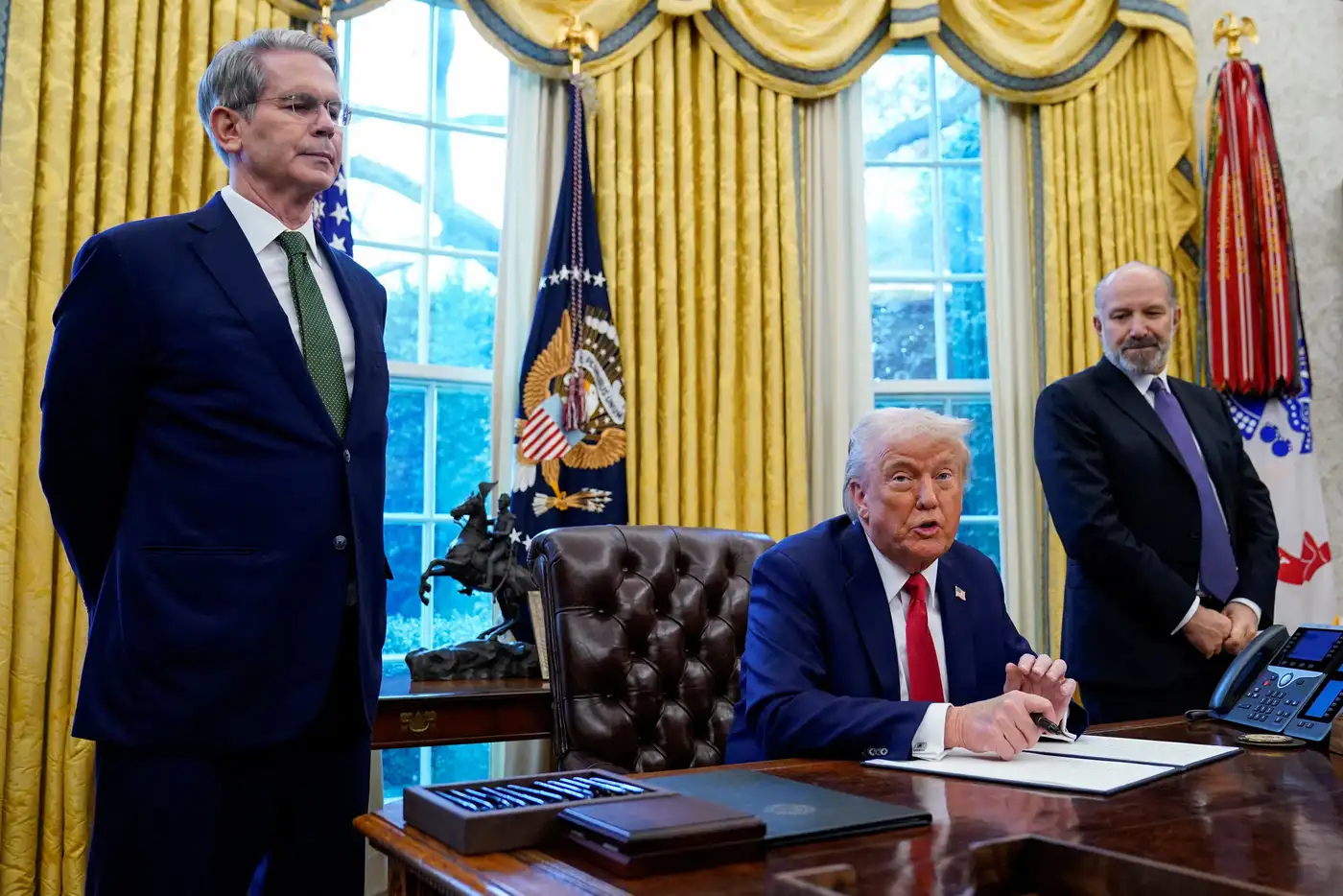 Тайный заговор Бессента и Лютника против Наварро