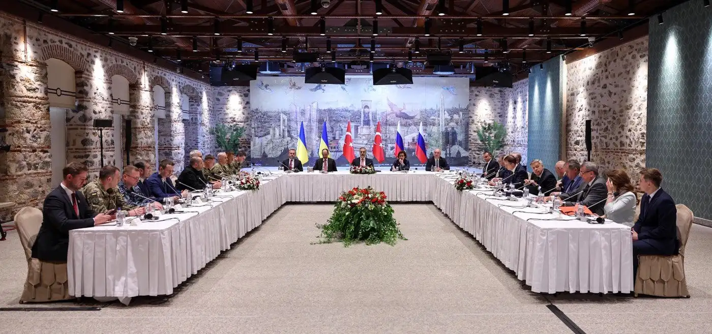 Театр переговоров и призрак Петра I