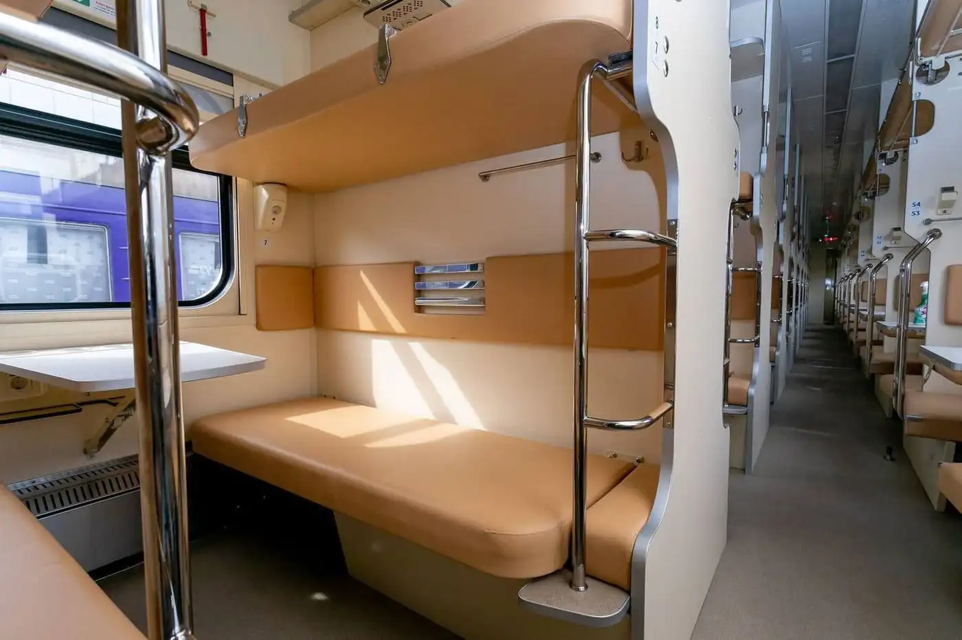 Первые новые плацкартные вагоны для УЗ: комфорт нового поколения