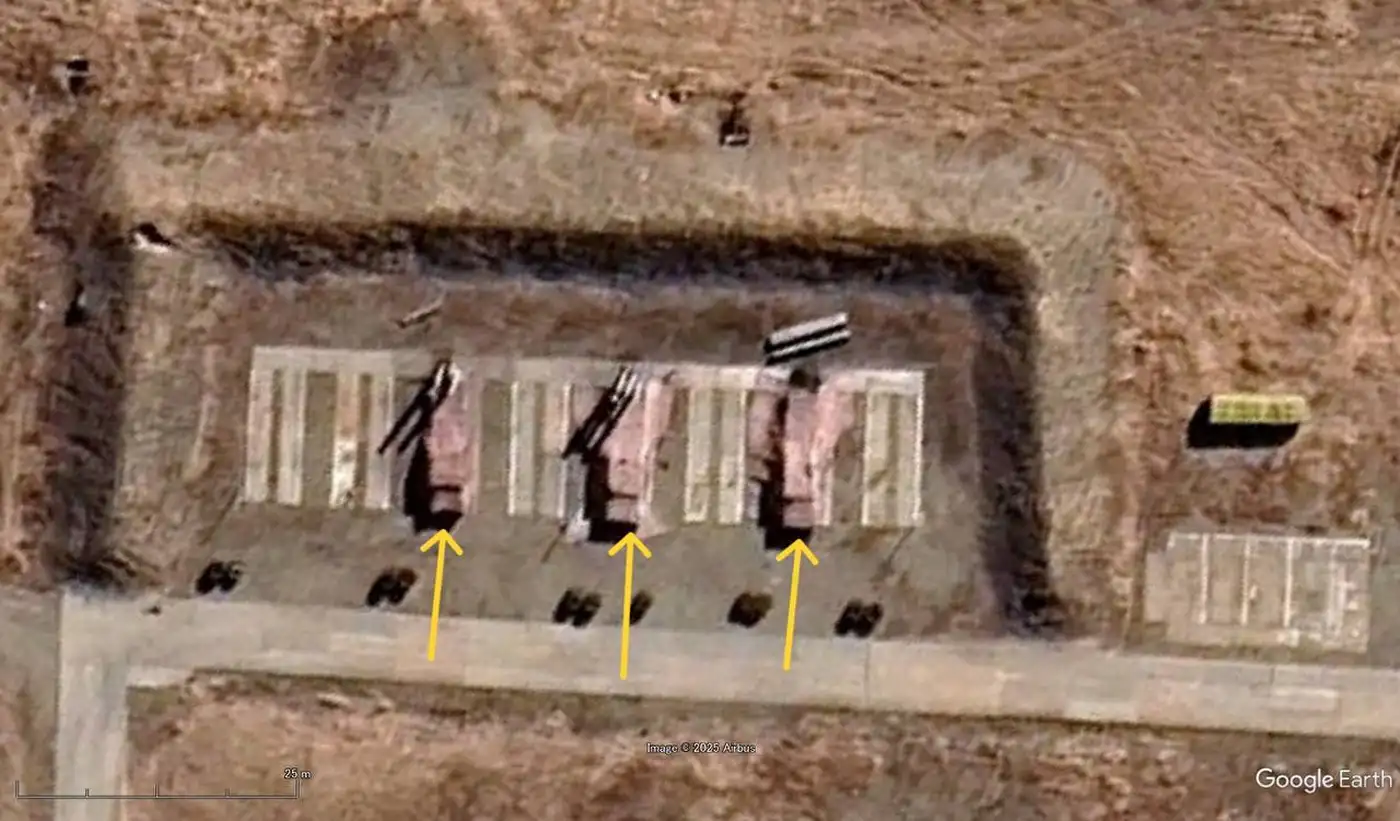 Россия усиливает ПВО на Дальнем Востоке с помощью макетов С-300 и С-400... 2 2 25