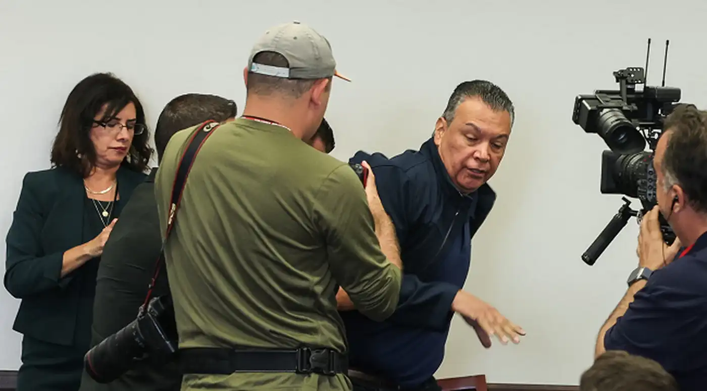 Резонансное задержание действующего американского сенатора