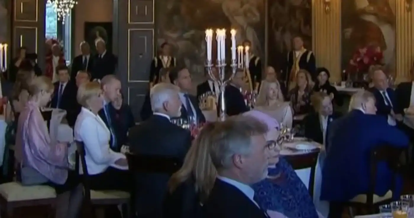 Ужин-прием в королевской резиденции в "Доме в лесу"