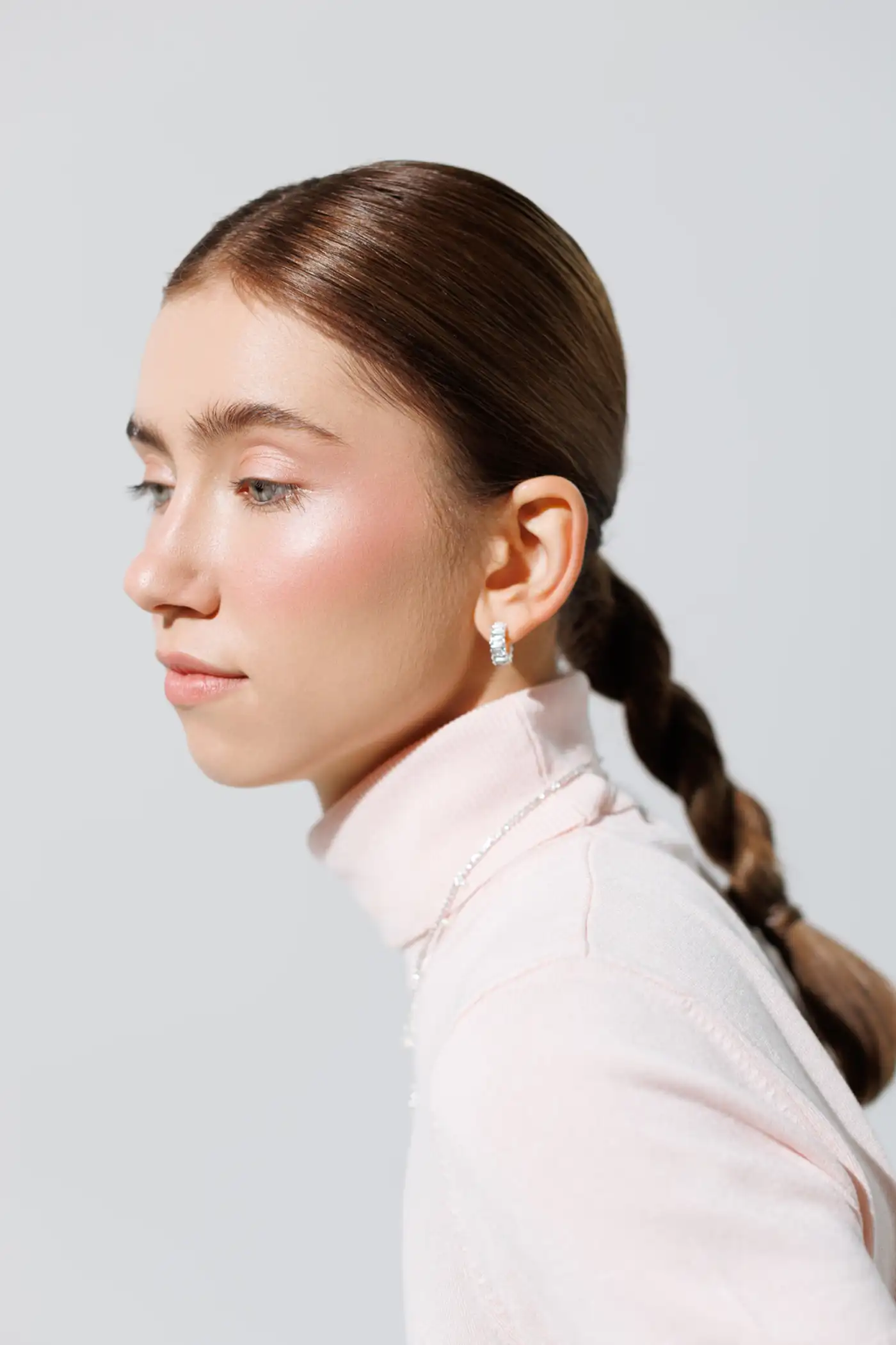 Коли немає часу на миття: топ-9 зачісок для свіжого вигляду волосся 1 Коли немає часу на миття: топ-9 зачісок для свіжого вигляду волосся