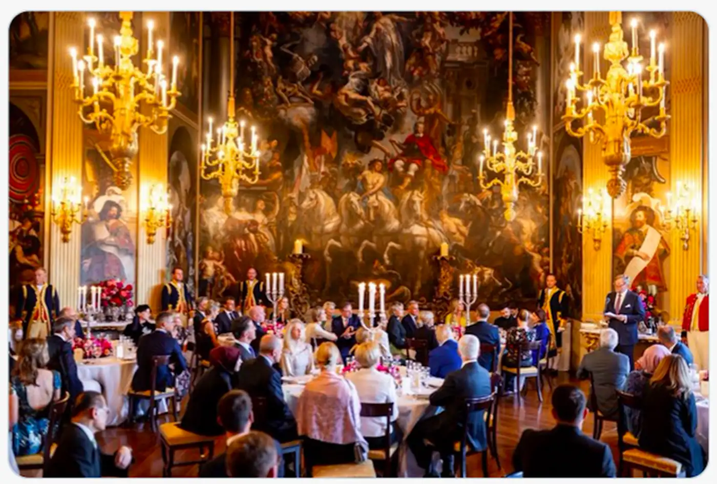 Ужин-прием в королевской резиденции в "Доме в лесу" 2 2 76