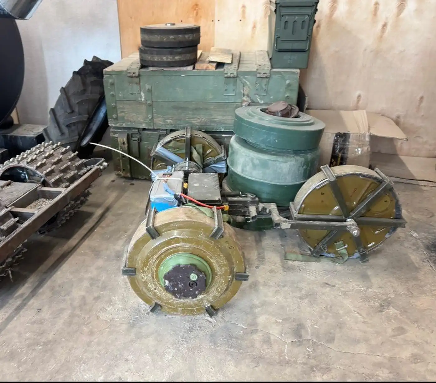 Наземный дрон-камикадзе ВСУ "бабах-колесо"