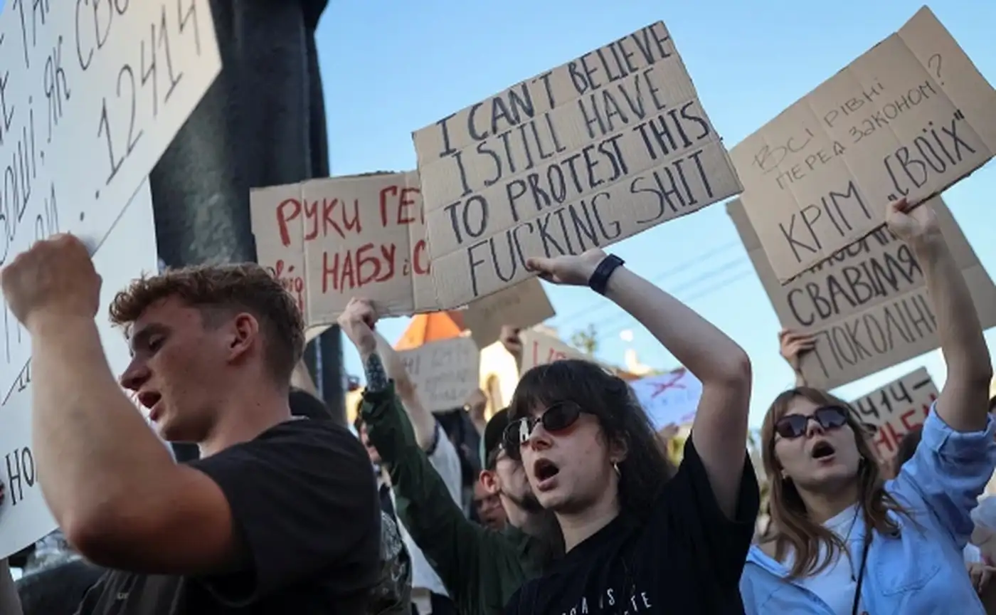 Законодательные баталии: баланс между Западом и внутренними играми