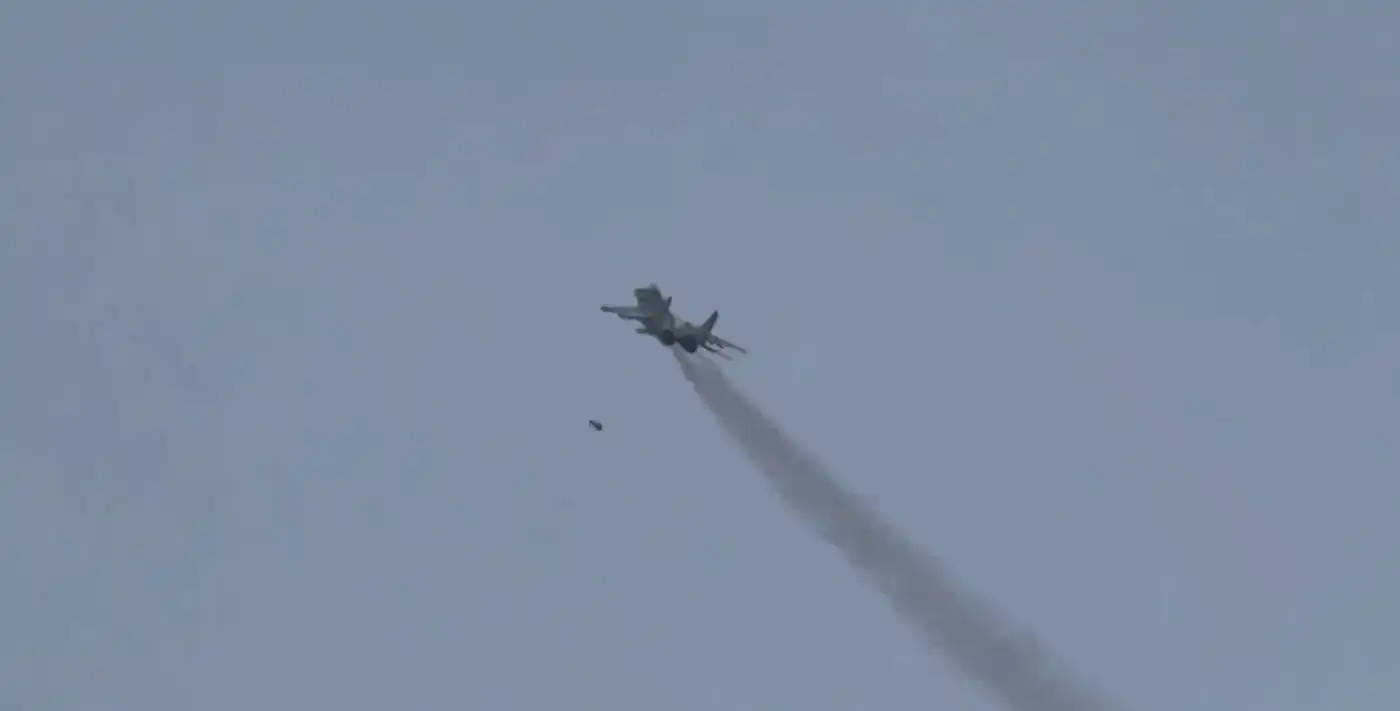 Авиация ВСУ наносит высокоточный удар управляемым авиабомбам по российским позициям