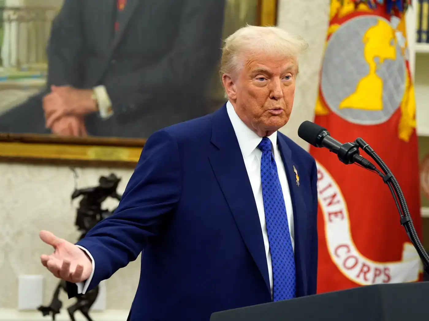 Трамп помещает себя во всё более узкий коридор