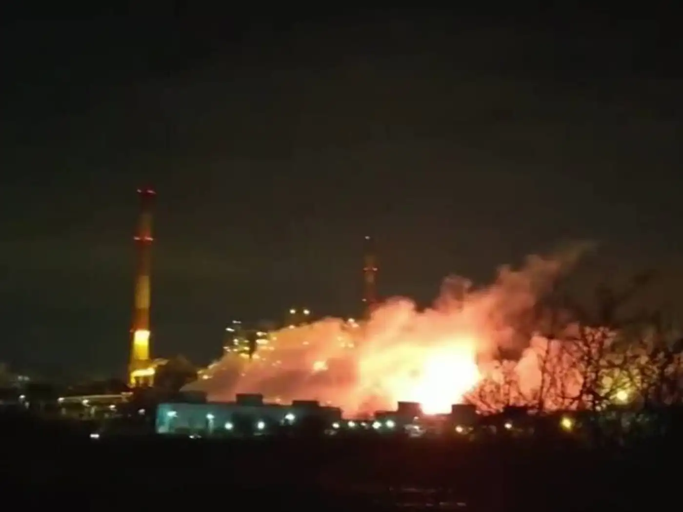 Горит Саратовский НПЗ