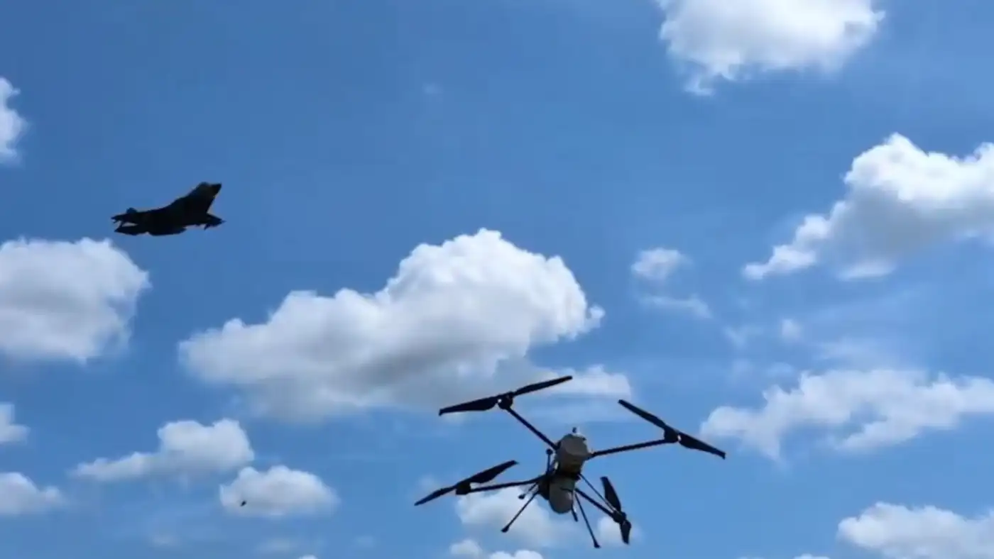 Квадрокоптер C100 навёл GBU-12, сброшенные с F-35A 6 1 429