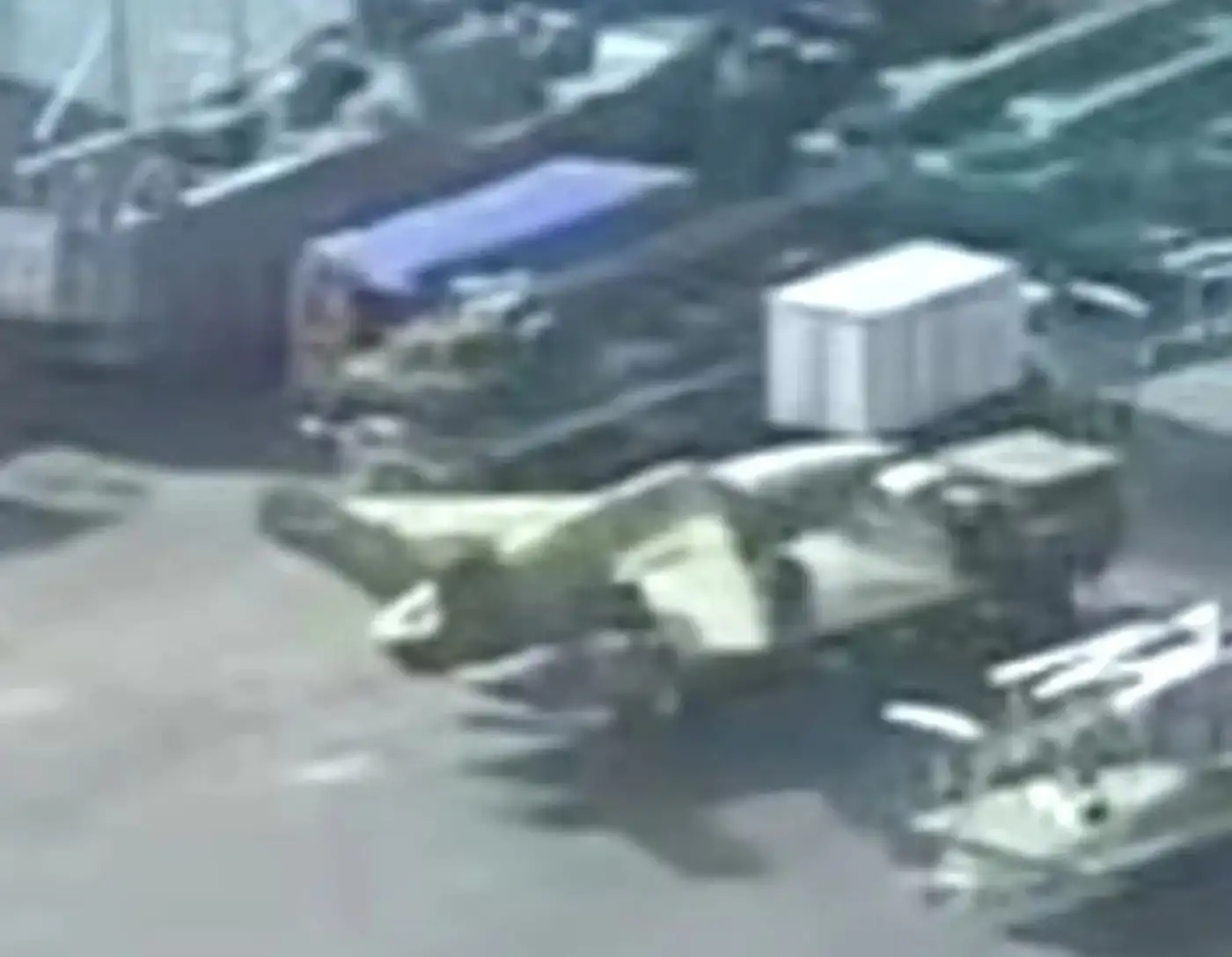 Первые кадры новых китайских боевых дронов появились накануне масштабного военного парада 1 На опубликованном в субботу фото с подготовки к параду заметен дрон, дизайн которого похож на FH-97.