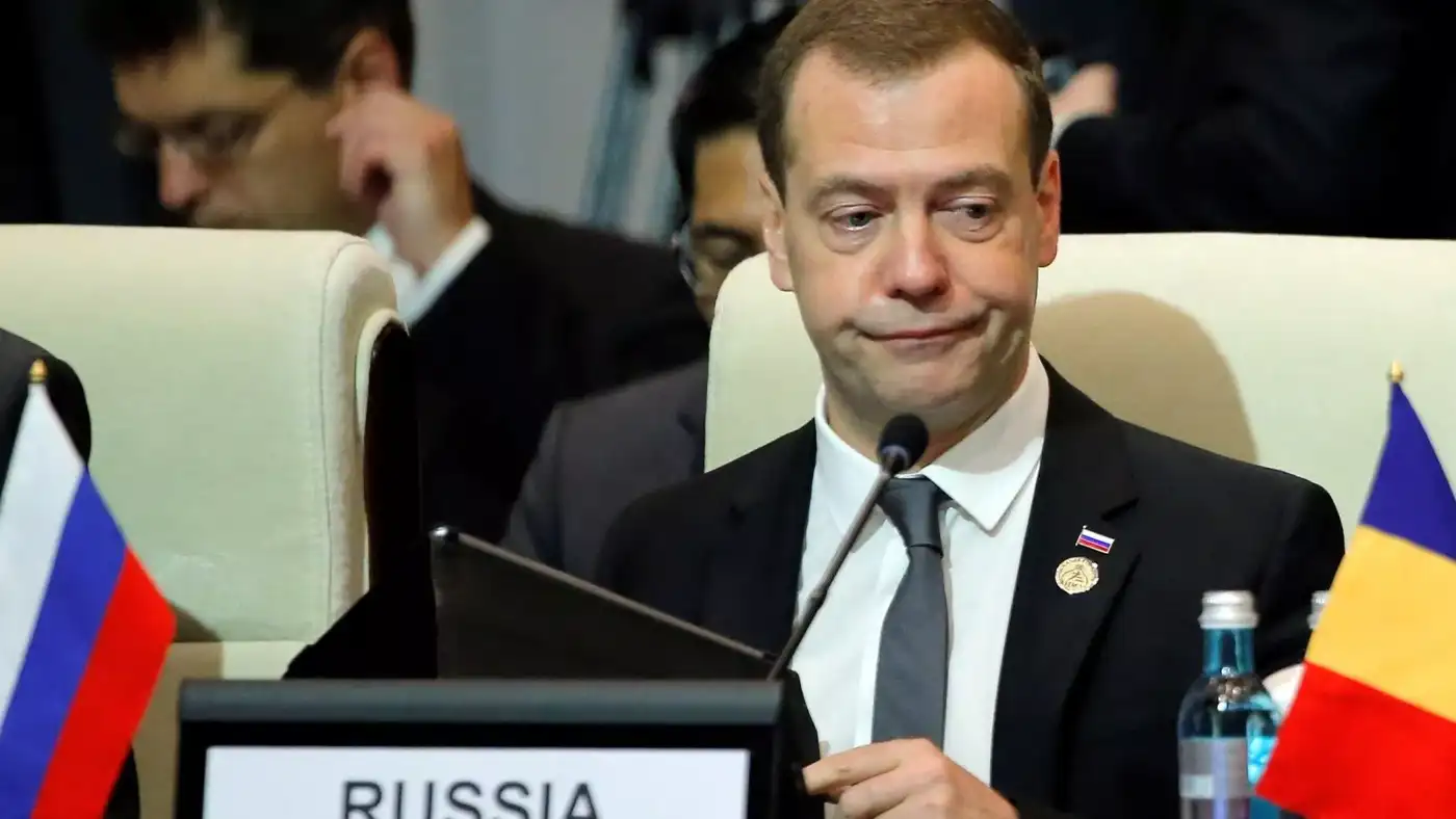 Медведев молчал 11 дней