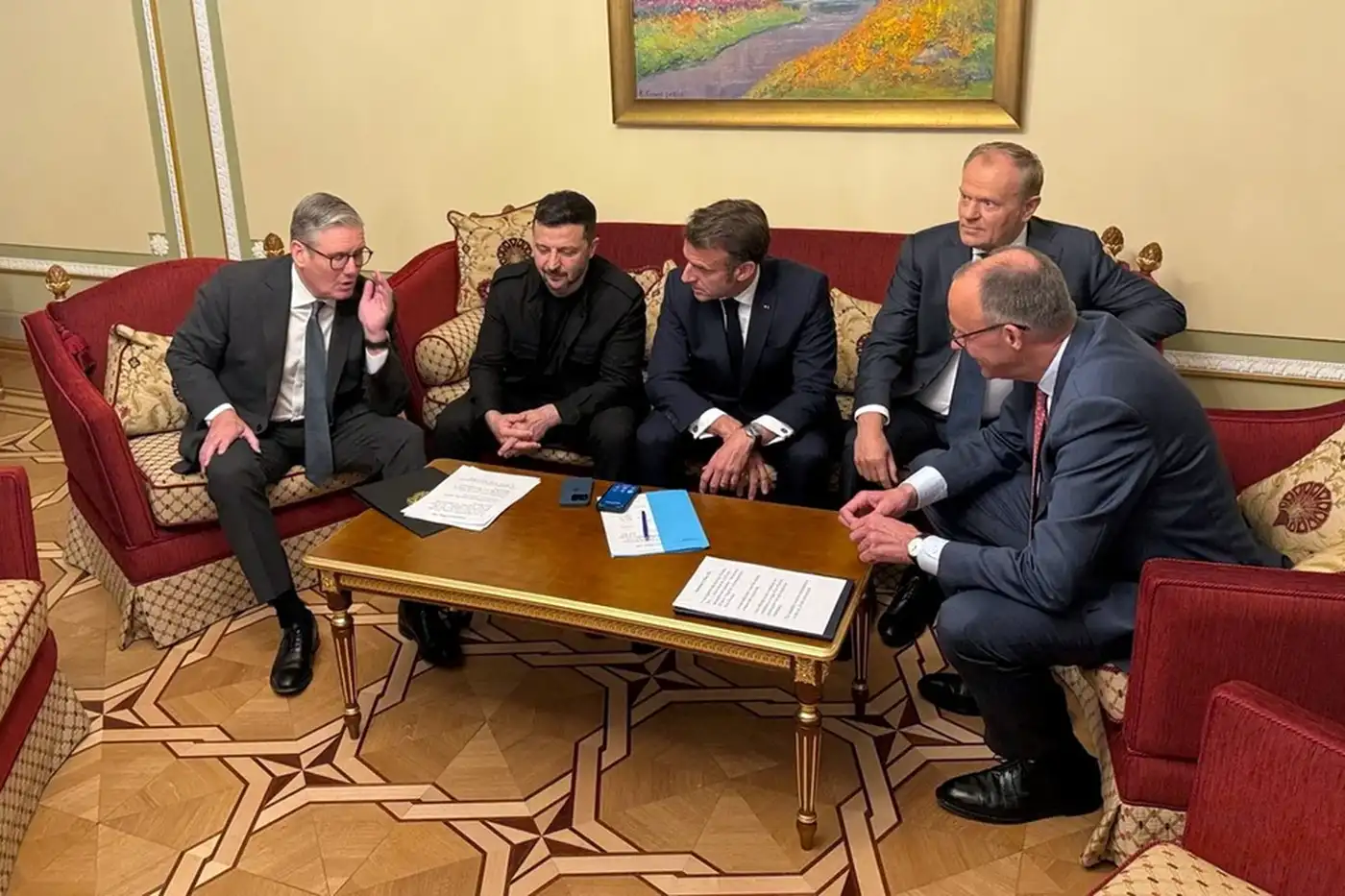 Реальная политика - монотонная, и без эмоций