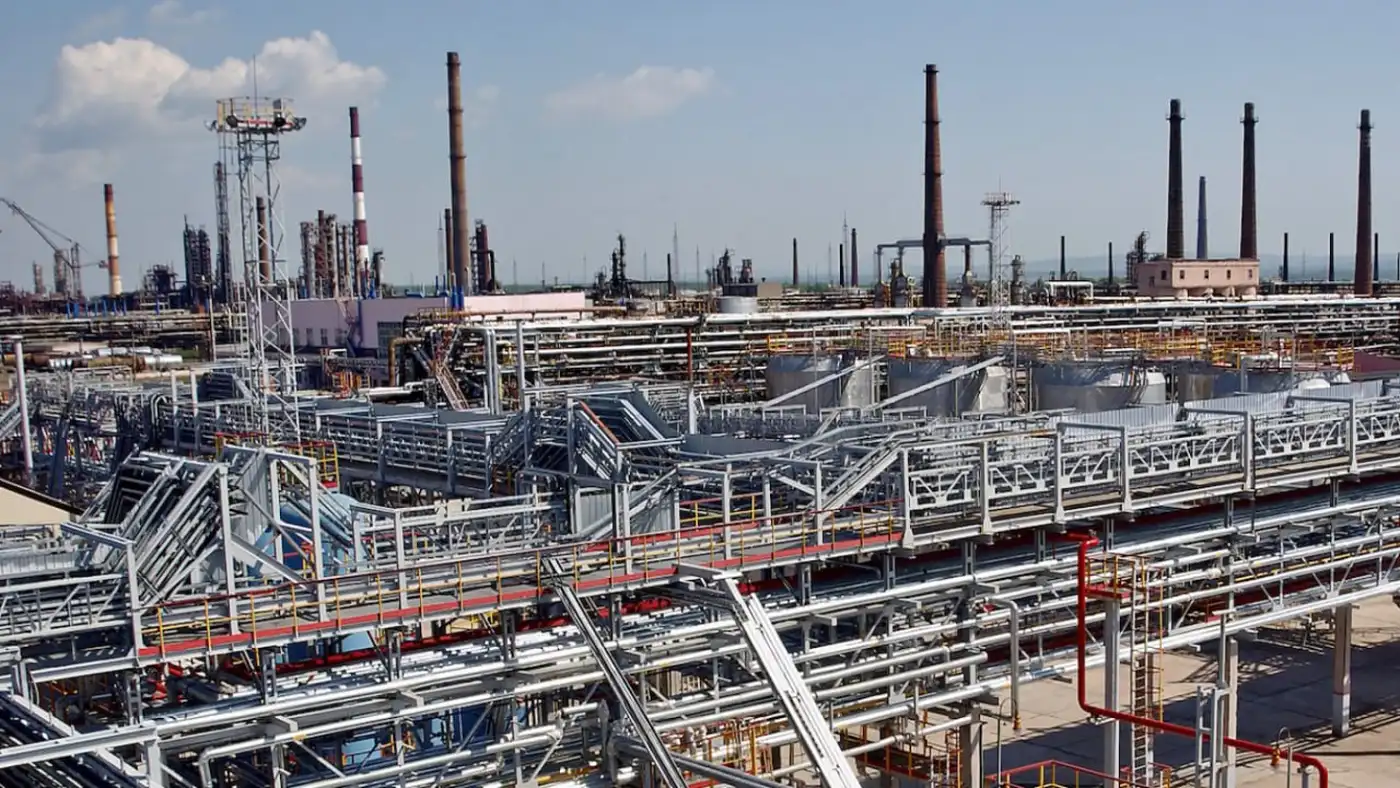 Чёрный август для российских НПЗ и железных дорог