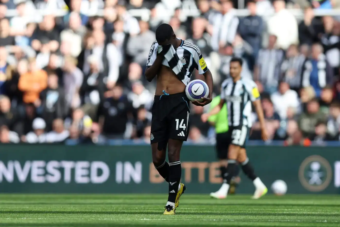 Трансферный DealSheet: последние новости о Манчестер Юнайтед, Арсенале, Ливерпуле, Реал Мадрид и других 1 Возможно, матч, который он уже сыграл, стал для Исака последним в футболке «Ньюкасла».