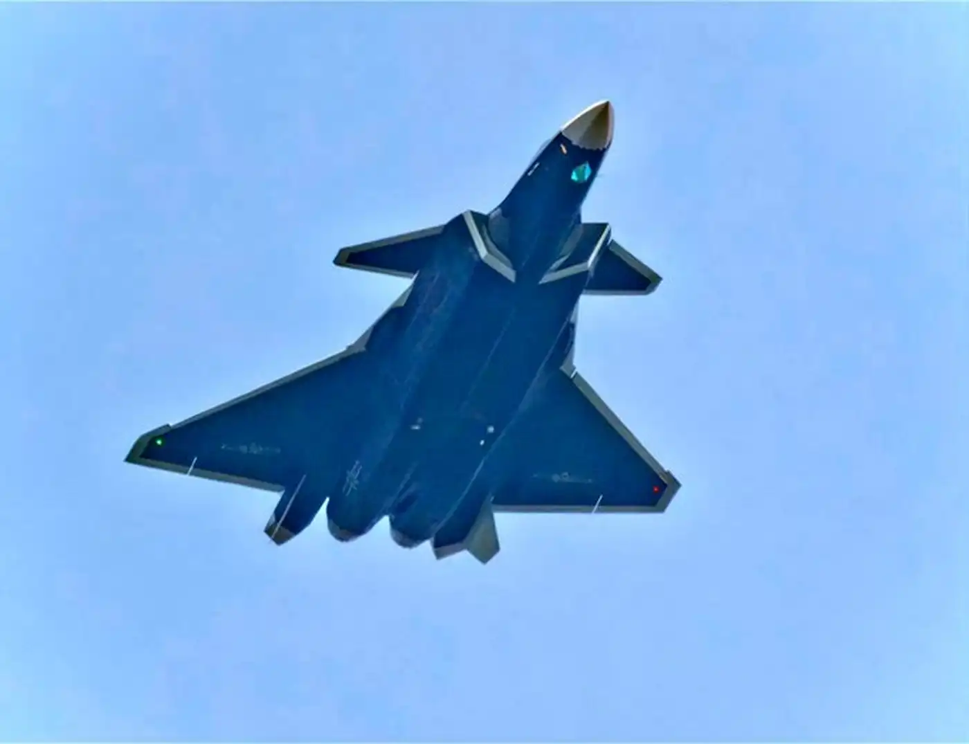 Первые кадры новых китайских боевых дронов появились накануне масштабного военного парада 10 3 40