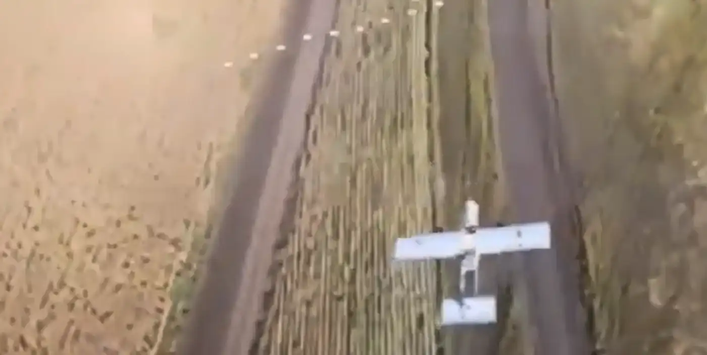 Орки уничтожают гражданских на авто дроном «Молния»