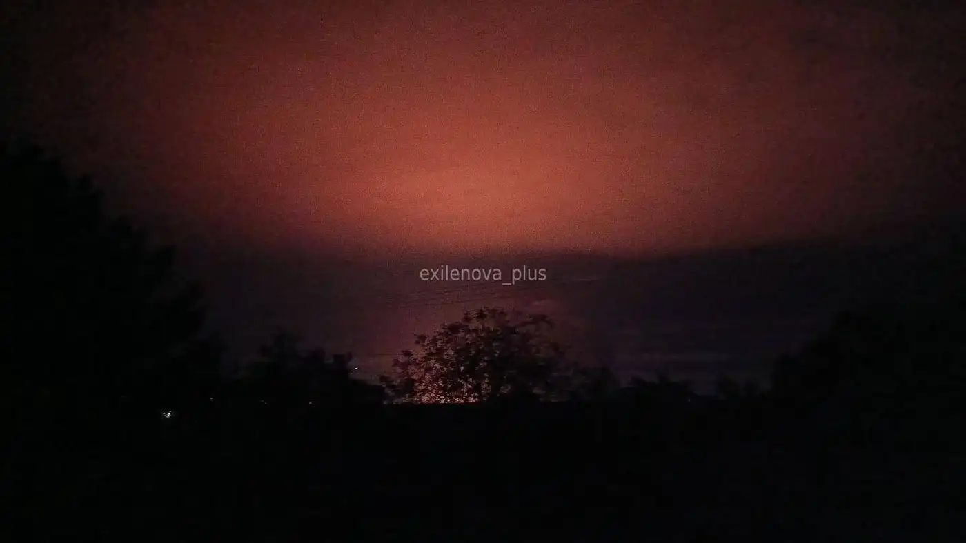 Горит крупнейшая нефтебаза в Крыму