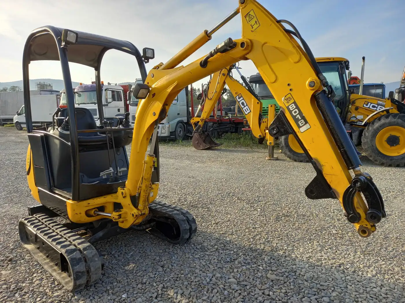 Tracks Україна: що потрібно знати про вибір гусениць для міні-екскаватора